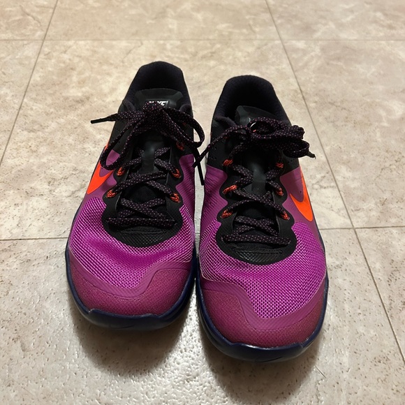 Nike Metcon Shoes - Picture 5 of 8